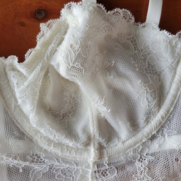 NWOT Urban Outfitters Out from Under Size L White Lace Corset/Bustier - Picture 3 of 10